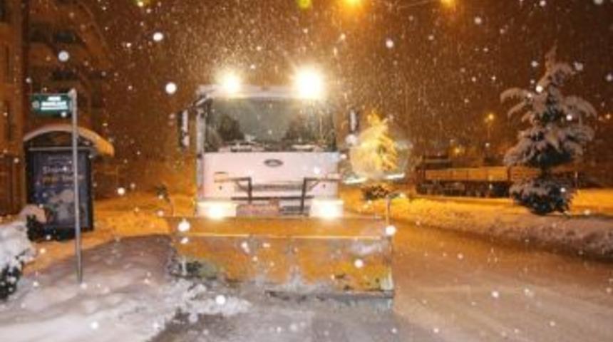 Bolu Belediyesi Ekipleri Karla M&uuml;cadelede Alarma Ge&ccedil;irildi