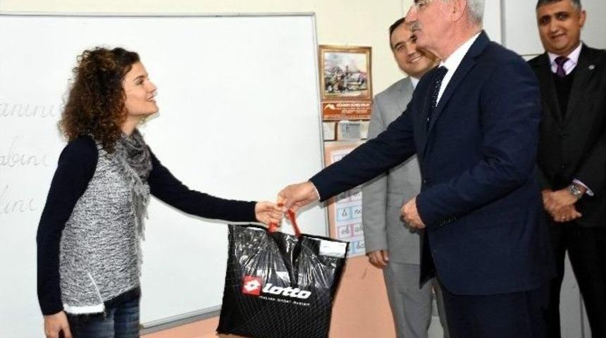 Kale, İstanbul Maratonu Birincisi Yılmaz&rsquo;ı Tebrik Etti