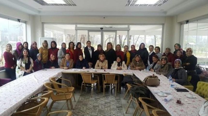 Ak Parti Kadın Kolları Kahvaltıda Buluştu