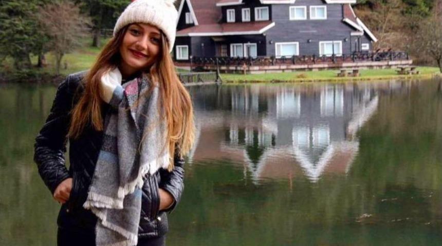 Kaldırımda Otomobilin &Ccedil;arptığı &Uuml;niversiteli Burcu Son Yolculuğuna Uğurlandı