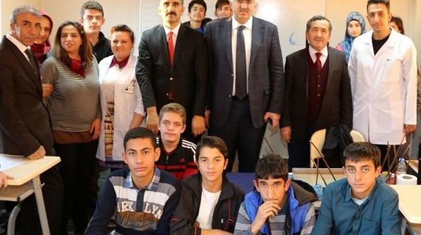 Engelleri Eğitimle Aşıyorlar