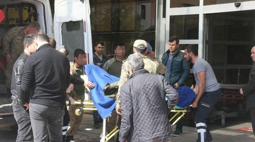 Pyd&rsquo;nin Havanlı Saldırısında 4 T&uuml;rk Askeri Yaralandı