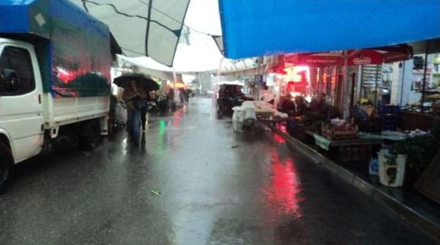 Fırtına Ve Yağmur Tire'de Hayatı Zorlaştırdı