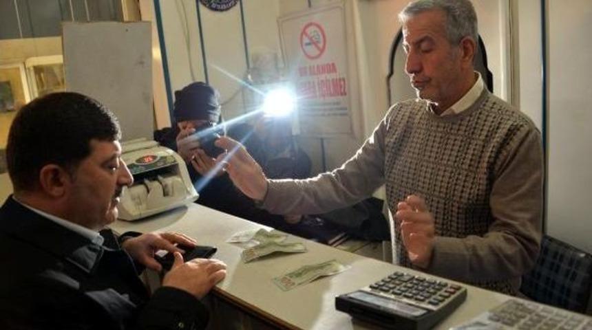 Ak Parti, Diyarbakır'da 'd&ouml;vizini Bozdur' Kampanyası Başlattı