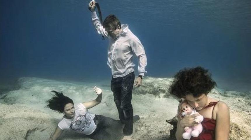 "kadına Şiddet" Sualtında Anlatıldı