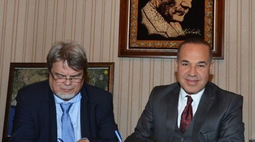 Karadağ&rsquo;ın Bar Kenti İle Adana Kardeş Şehir Oldu