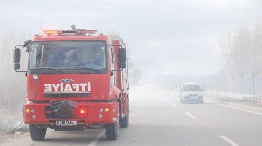 Tokat&rsquo;ta Anız Yangını S&uuml;r&uuml;c&uuml;lere Zor Anlar Yaşattı