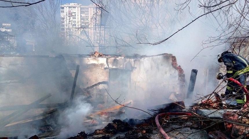 Madde Bağımlıların Mesken Tuttuğu Bina Kullanılmaz Hale Geldi
