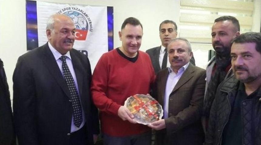 Spiker C&uuml;neyt Kıran, Spor Basınıyla Tecr&uuml;belerini Paylaştı