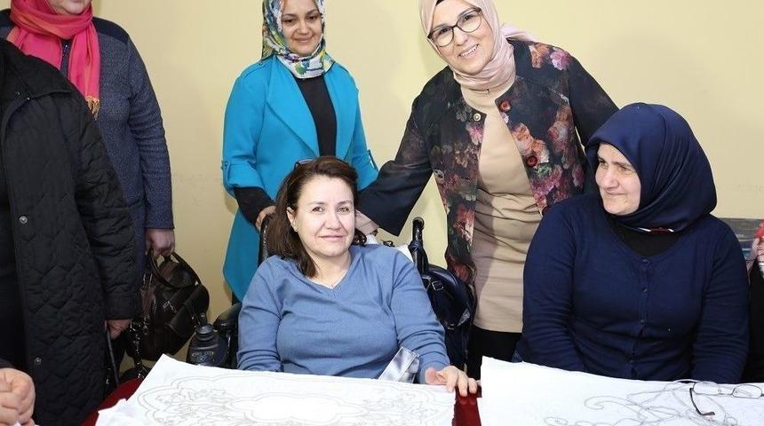 Ak Parti Kocaeli Milletvekili Katırcıoğlu, Ko-mek Kurs Merkezini Ziyaret Etti