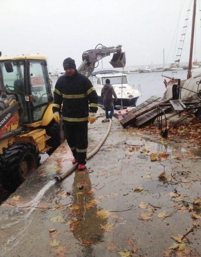 Balıkesir’de Kaymakamlık Teknesi Denize Gömüldü