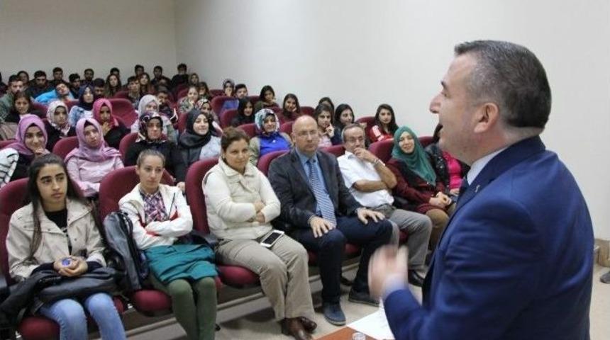 Kahta Meslek Y&uuml;ksek Okulunda Kariyer Eğitimi Verildi