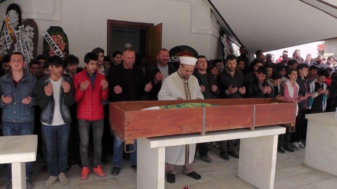 &Ouml;z&ccedil;ekim Hayatına Mal Oldu