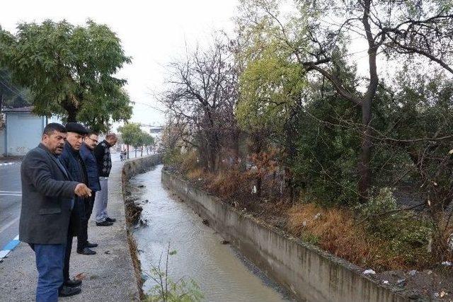 Büyükşehir Yağmur Sonrası Manisa Sokaklarında