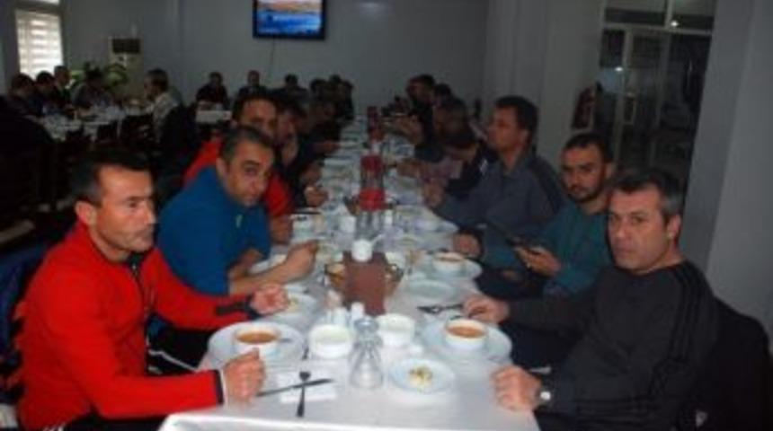 Beden Eğitimi &Ouml;ğretmenleri Bayrami&ccedil;&rsquo;te Toplandı