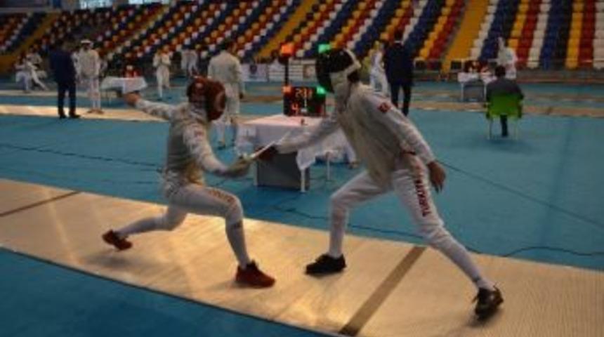 Adıyamanlı Eskrimciler, Kahramanmaraş&rsquo;ta Kılı&ccedil;larını &Ccedil;ekecek