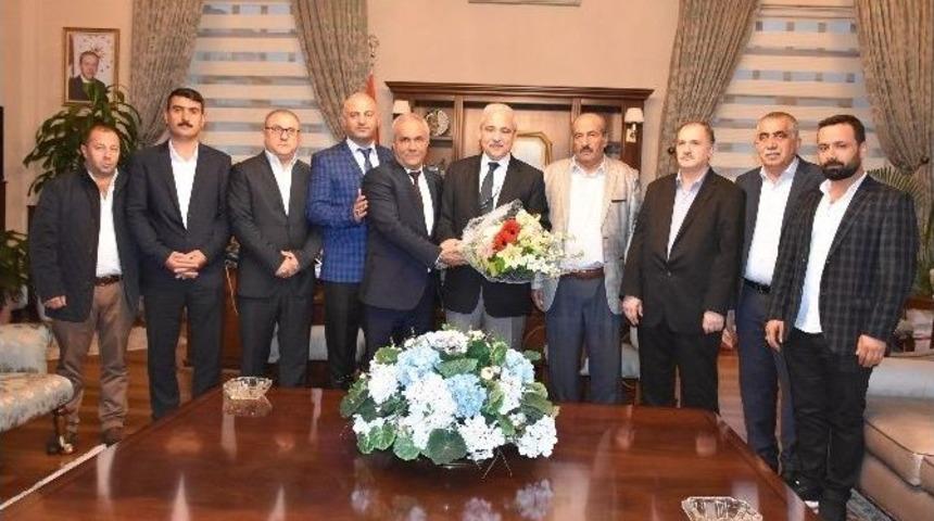 Vali G&uuml;ven&ccedil;er, Konuklarını Ağırlıyor