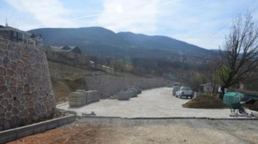 Başiskele Belediyesi Yol Yapım &Ccedil;alışmalarına Devam Ediyor