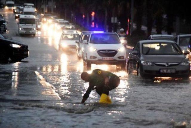 Bodrum'da Şiddetli Lodos Etkili Oldu (2)