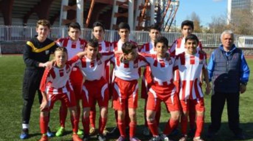 U14 Futbol Takımı Play Off Liginde İlk Galibiyetini Aldı