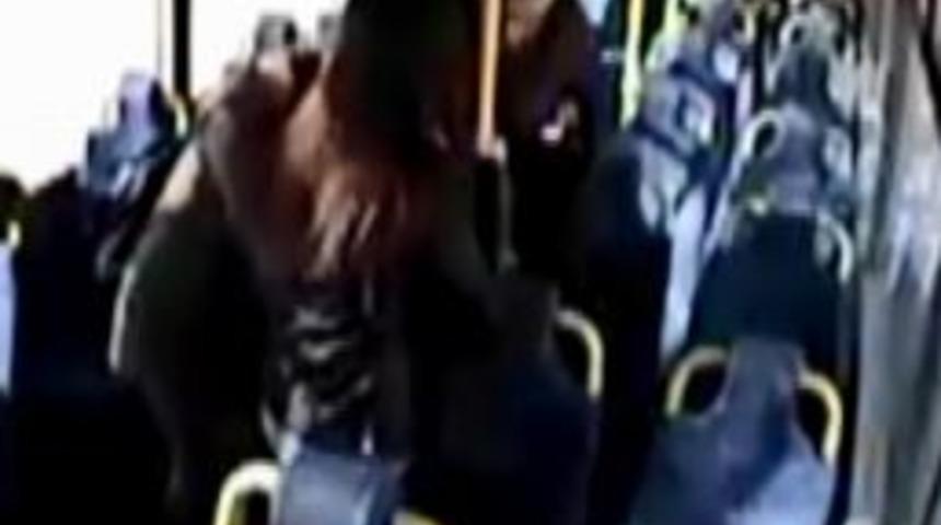 Kahraman Şof&ouml;r Otob&uuml;ste Bayılan &Ouml;ğrenciyi Hastaneye Yetiştirdi