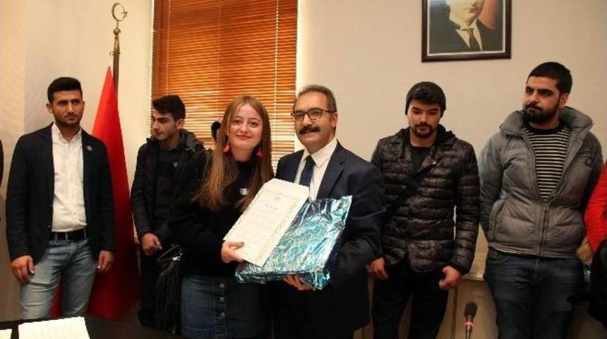 Ga&uuml;n&rsquo;&uuml; Birinci Sırada Tercih Edenlere Burs Verildi