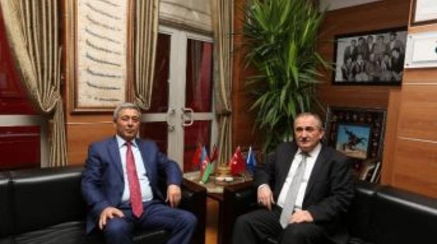 Bolu Emniyet M&uuml;d&uuml;r&uuml; &Ouml;zel&rsquo;den Başkan Yılmaz&rsquo;a Ziyaret