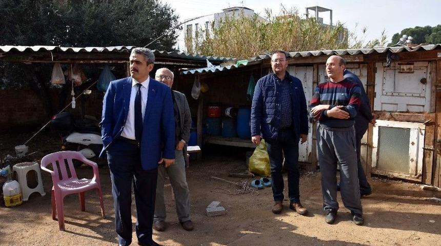 Başkan Alıcık, Yaşlı Kadının Hediyesini Kendi Eliyle G&ouml;t&uuml;rd&uuml;