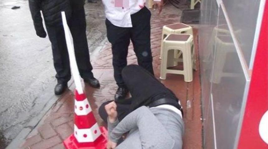 Boşanma Davası Sonrası Kardeşlerin Bı&ccedil;aklı Kavgası: 2 Yaralı