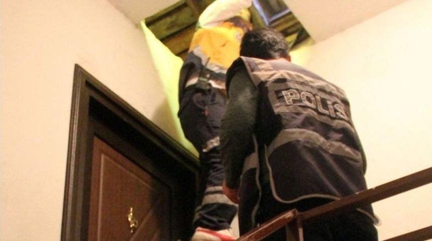 15 G&uuml;nd&uuml;r Kayıp Kadın, Apartmanın &Ccedil;atısında &Ouml;l&uuml; Bulundu