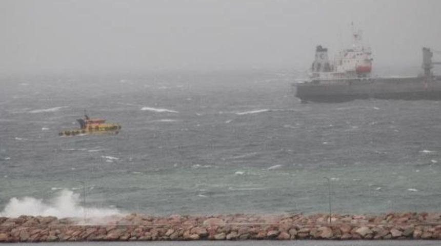 Bandırma'da Deniz Ulaşımına Fırtına Engeli