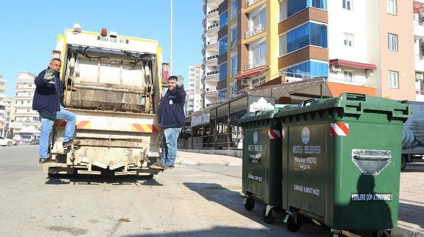 Mezitli&rsquo;ye Yeni Nesil Plastik &Ccedil;&ouml;p Konteynerleri Yerleştiriliyor