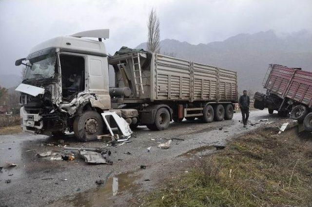 Konya’da İki Tır’ın Çarpıştığı Kaza Ucuz Atlatıldı