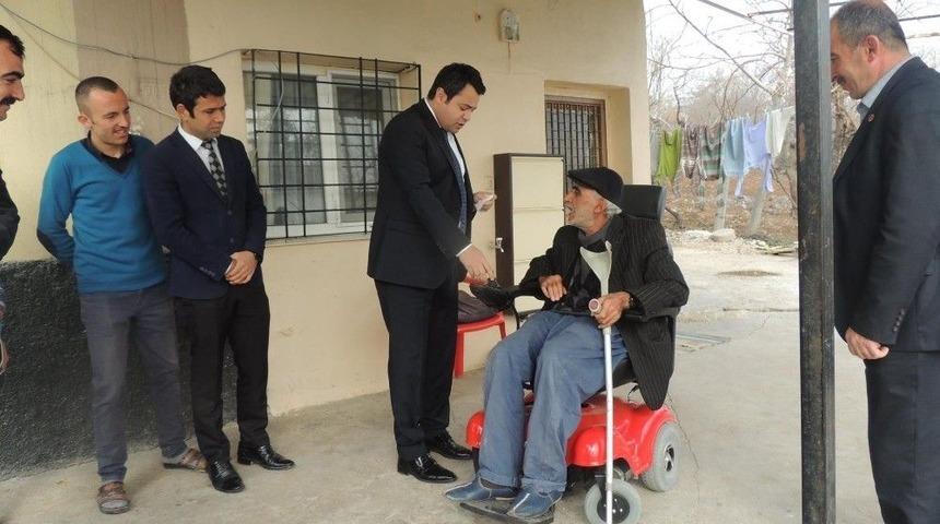 Engelli Vatandaşa Ak&uuml;l&uuml; Araba Verildi