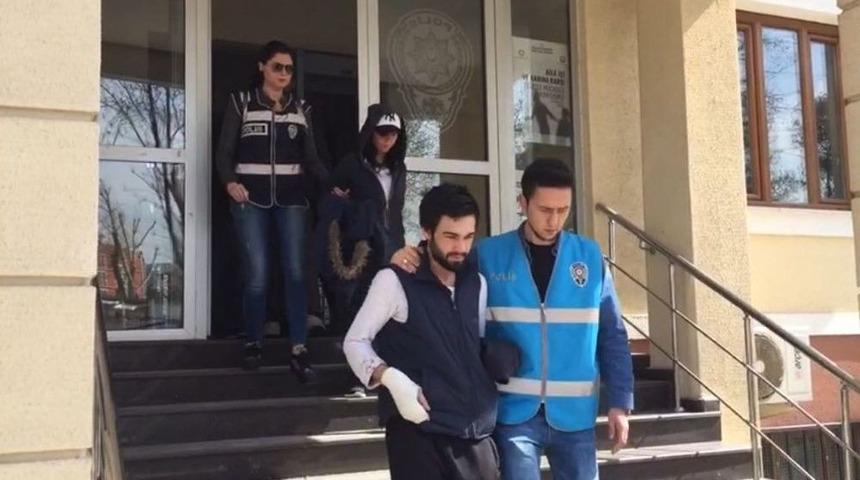 Hırsızlık Su&ccedil;undan Adliyeye Sevk Edilen Kadın, Gazetecilere Dil &Ccedil;ıkarttı