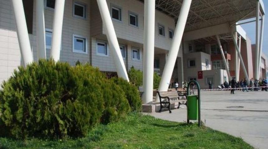 Hastane Bah&ccedil;esinde Ş&uuml;pheli &Ccedil;anta Paniği