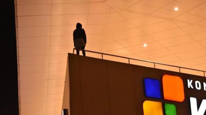 İntihar Girişimini Internetten Canlı Yayınlayıp, Selfie Yaptılar