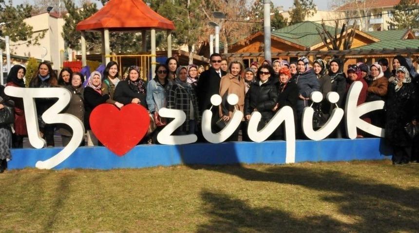 Boz&uuml;y&uuml;k Belediye Başkanı Fatih Bakıcı Hanımlarla Bir Araya Geldi