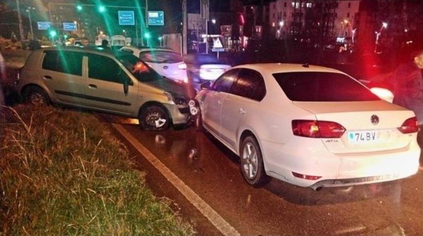 Otomobilin &Ccedil;arptığı Kadın Taklalar Atarak Sağlık Merkezi &Ouml;n&uuml;ne D&uuml;şt&uuml;