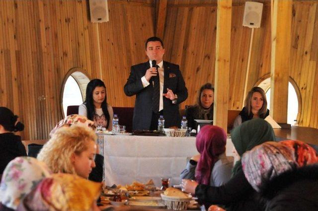 Bozüyük Belediye Başkanı Fatih Bakıcı Hanımlarla Bir Araya Geldi