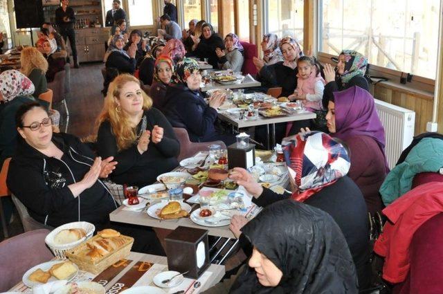 Bozüyük Belediye Başkanı Fatih Bakıcı Hanımlarla Bir Araya Geldi