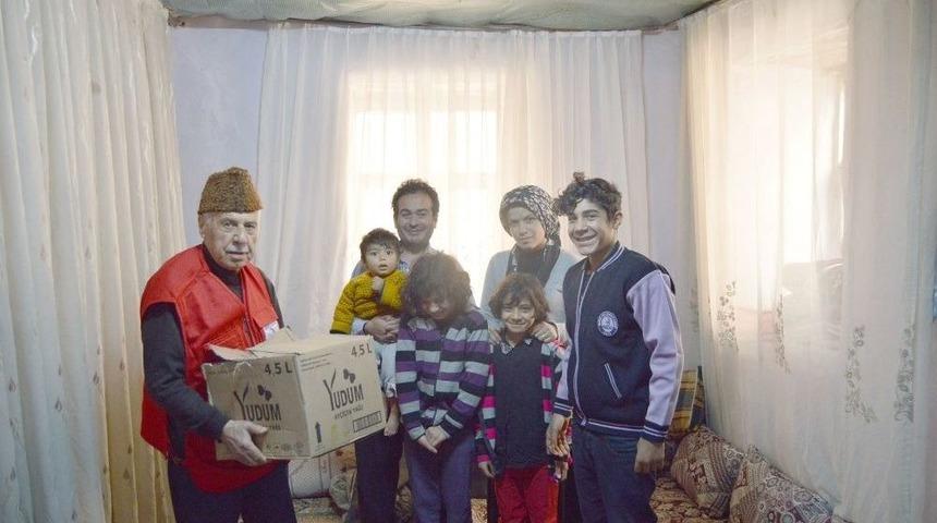 Besni&rsquo;de Kızılay Başkanlığı Suriyeli Aileye Gıda Yardımı Yaptı