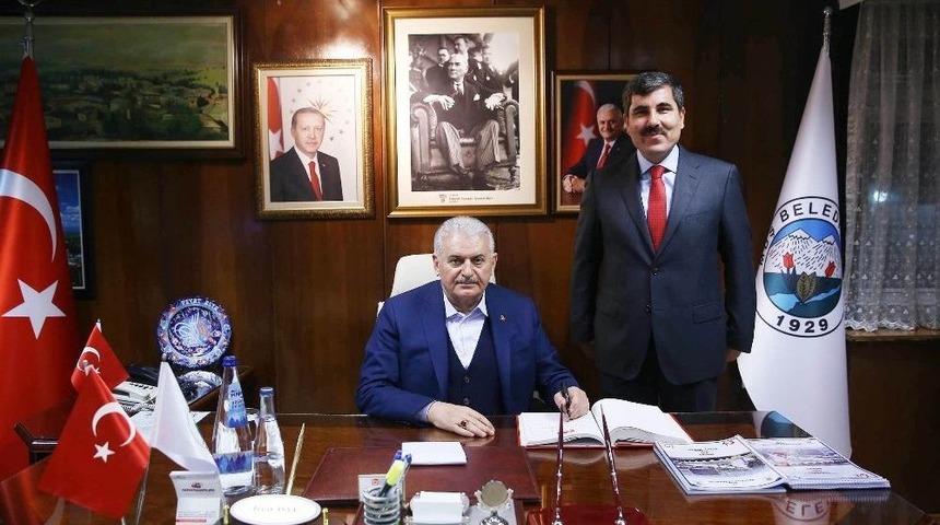Başbakan&rsquo;dan Başkan Asya&rsquo;ya Teşekk&uuml;r Plaketi