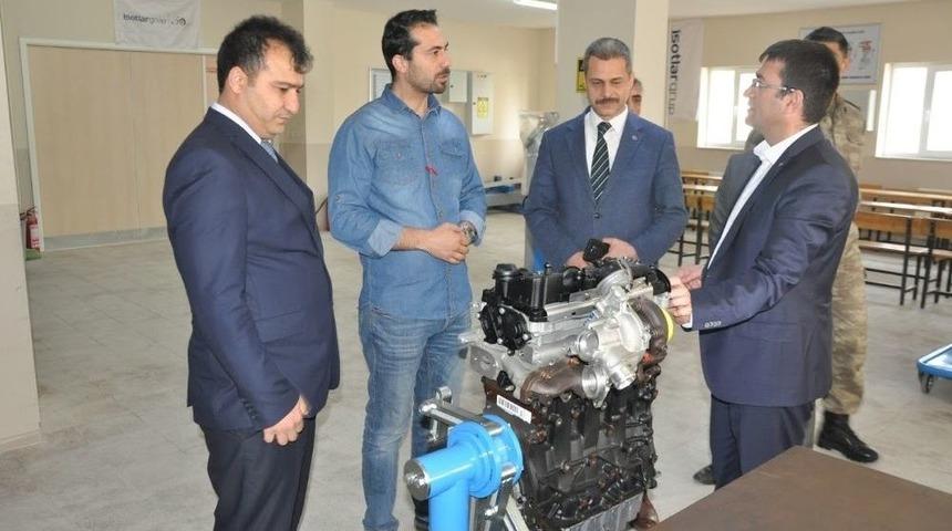 Besni İl&ccedil;e Kaymakamı Gencer&rsquo;den Okullara Ziyaret