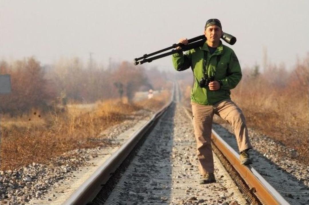 Hem Rayları, Hem Kuşları G&ouml;zl&uuml;yor