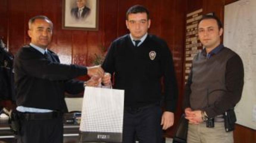Kahta İlçe Emniyet Müdürlüğünden Başarılı Personele Hediye