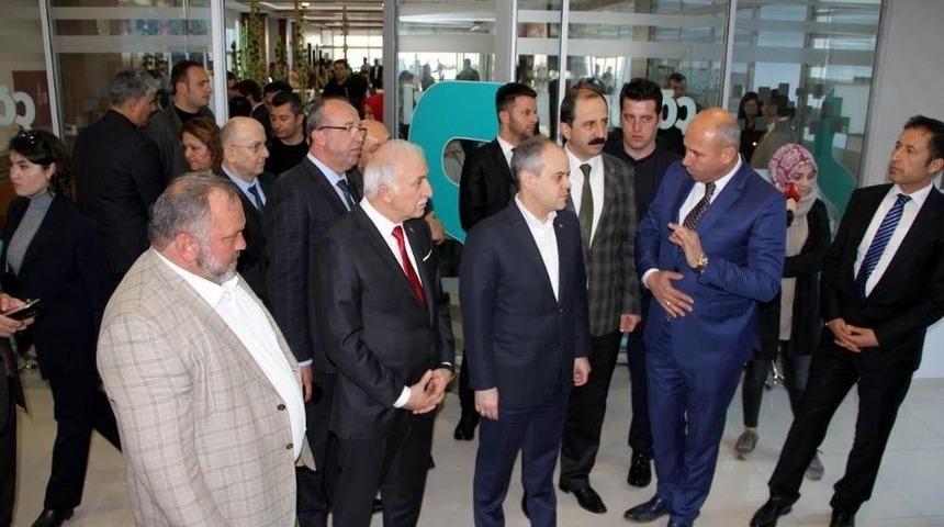Bakan Kılıç, Tekkeköy Belediyesi Yeni Hizmet Binasını Gezdi
