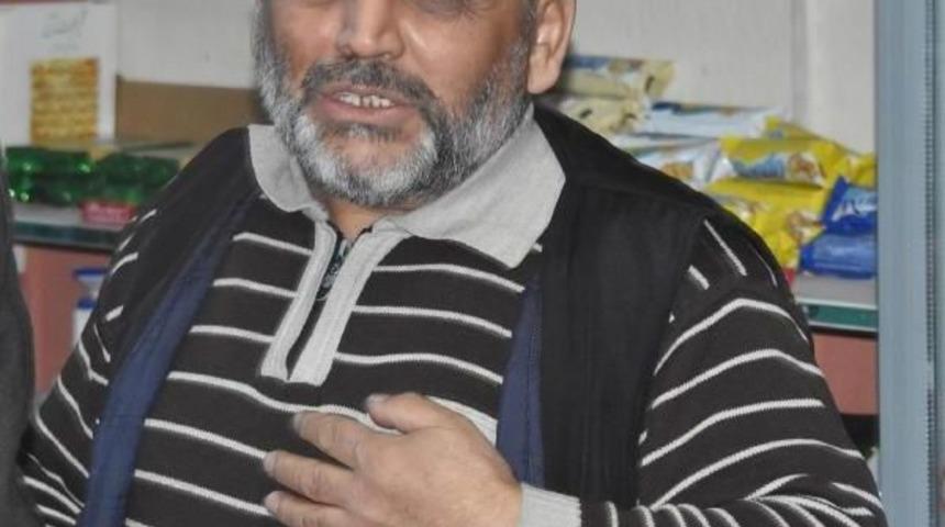 1 Liralık Oyuncak Tabancayla Gasp Etmeye &Ccedil;alıştı, Parmağındaki Kesik Yakalattı