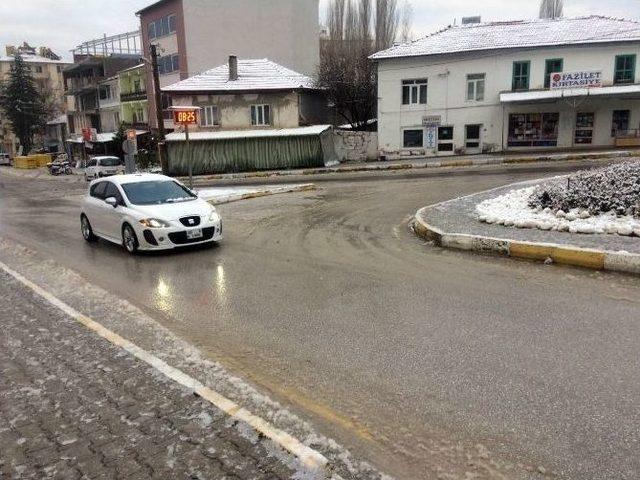 Denizli’ye Mevsimin İlk Karı Düştü