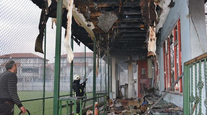 Halı Sahada Yangın Korkuttu